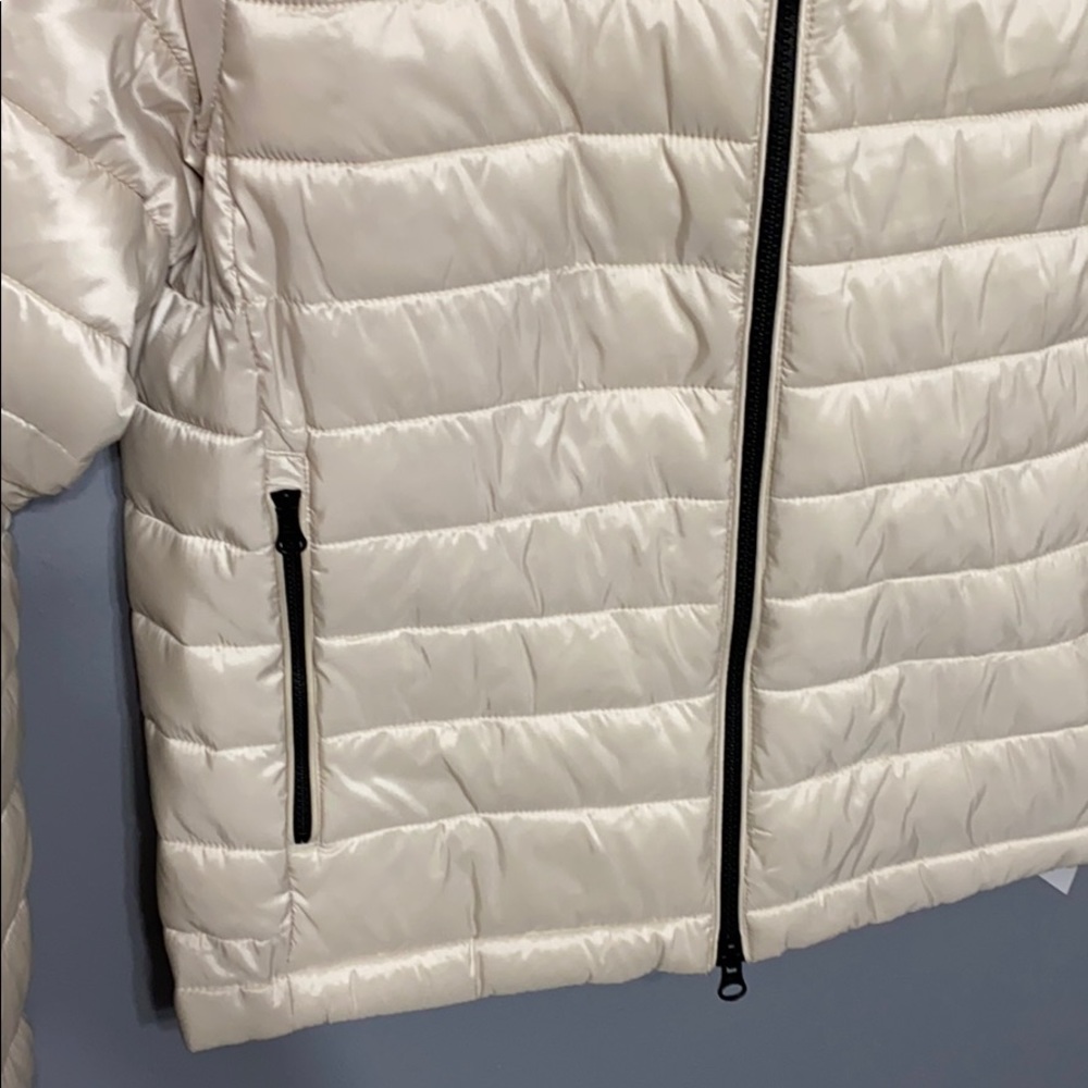 SOLD! Everlane Renew Lightweight Puffer Jacket - Picture 3 of 6